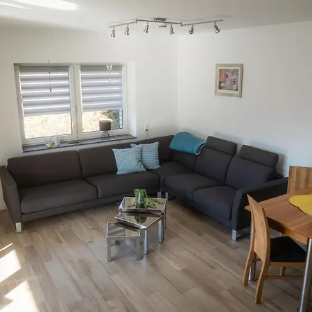 With 1 Bedroom * Einruhr