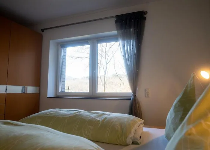 With 1 Bedroom * Einruhr