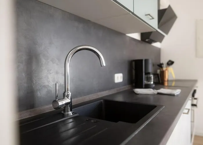 With 1 Bedroom Einruhr